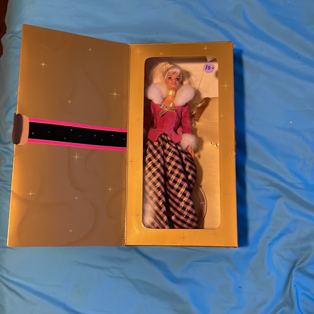 VINTAGE AVON WINTER RHAPSODY BARBIE SPECIAL EDITION 1996